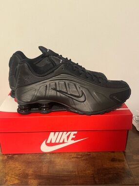 Nike Shox R4 "Triple Black" (Style Code: HQ1988-001) 10.5